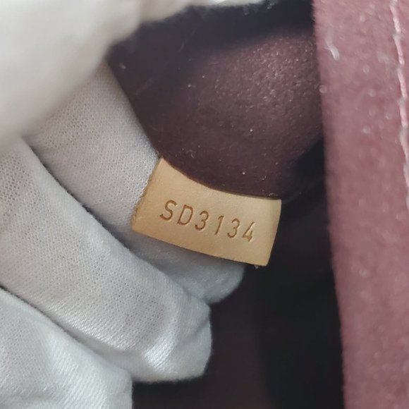 Louis Vuitton Montaigne MM Monogram Shoulder Bag - Picture 14 of 16